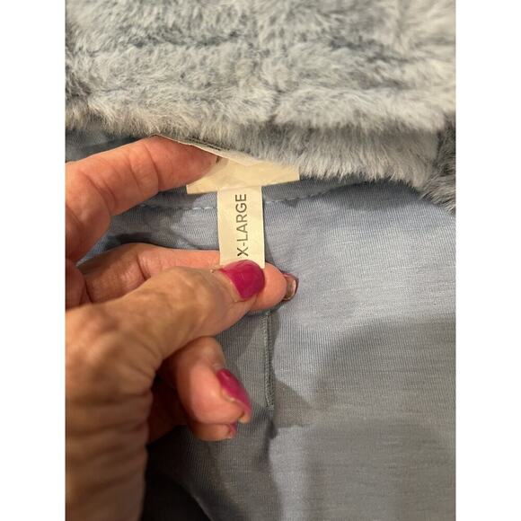 Koolaburra By Ugg Blue Faux Fur Dog Vest Sz Xl Leash Hole - Picture 5 of 5